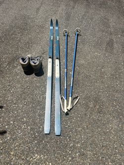 Women’s Size 10 Merrell Ski Boots, Skis And Paraphernalia