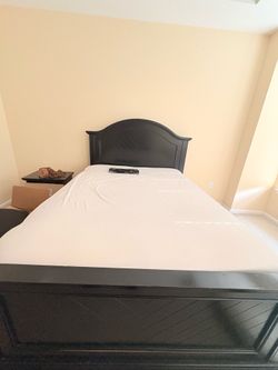 FREE QUEEN SIZED BED FRAME ONLY
