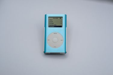 Apple iPod mini 1st gen w/ official clip, 128GB SD STORAGE and NEW BATTERY