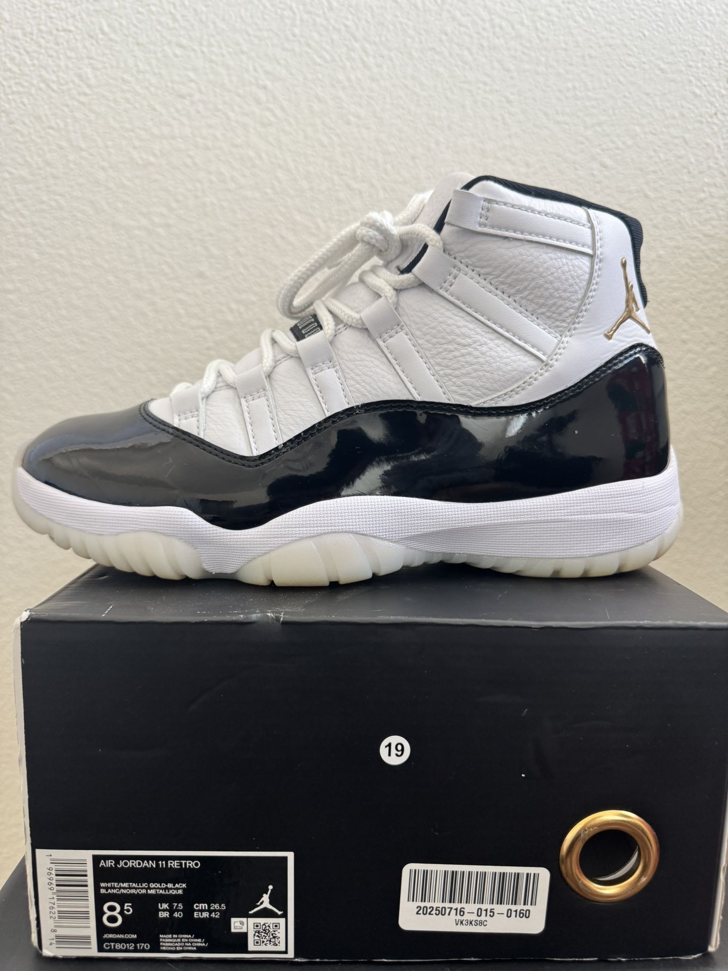 Jordan 11 Retro Gratitude Defining Moment DMP Size 8.5 Mens -$240 Firm!!!