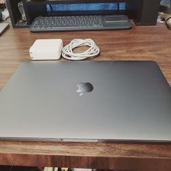 Apple MacBook Pro Laptop, Touchbar, 18