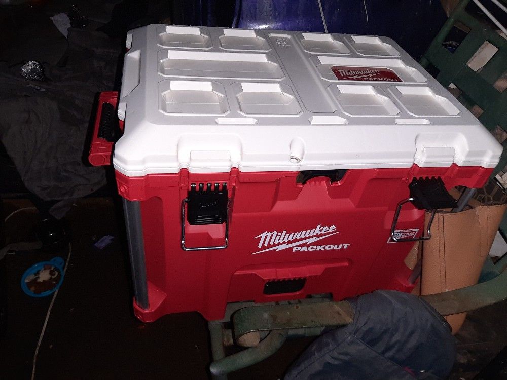 Milwaukee Packout Cooler