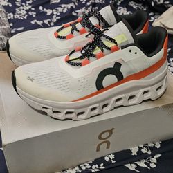 ONCLOUD SHOES SIZE 9.5 LIKE NEW ORIGINAL 