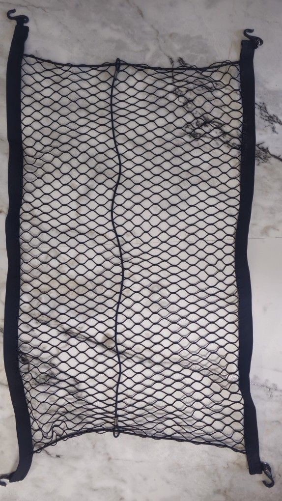 Interior cargo net 