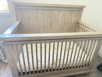 Baby Crib With Mattress 