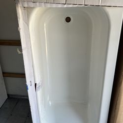 Bootz Industries Aloha 60 in. x 30 in. Alcove Soaking Bathtub with Right Drain in White 