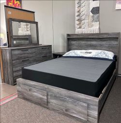 💞OM 💞  Brand New Bedroom Set