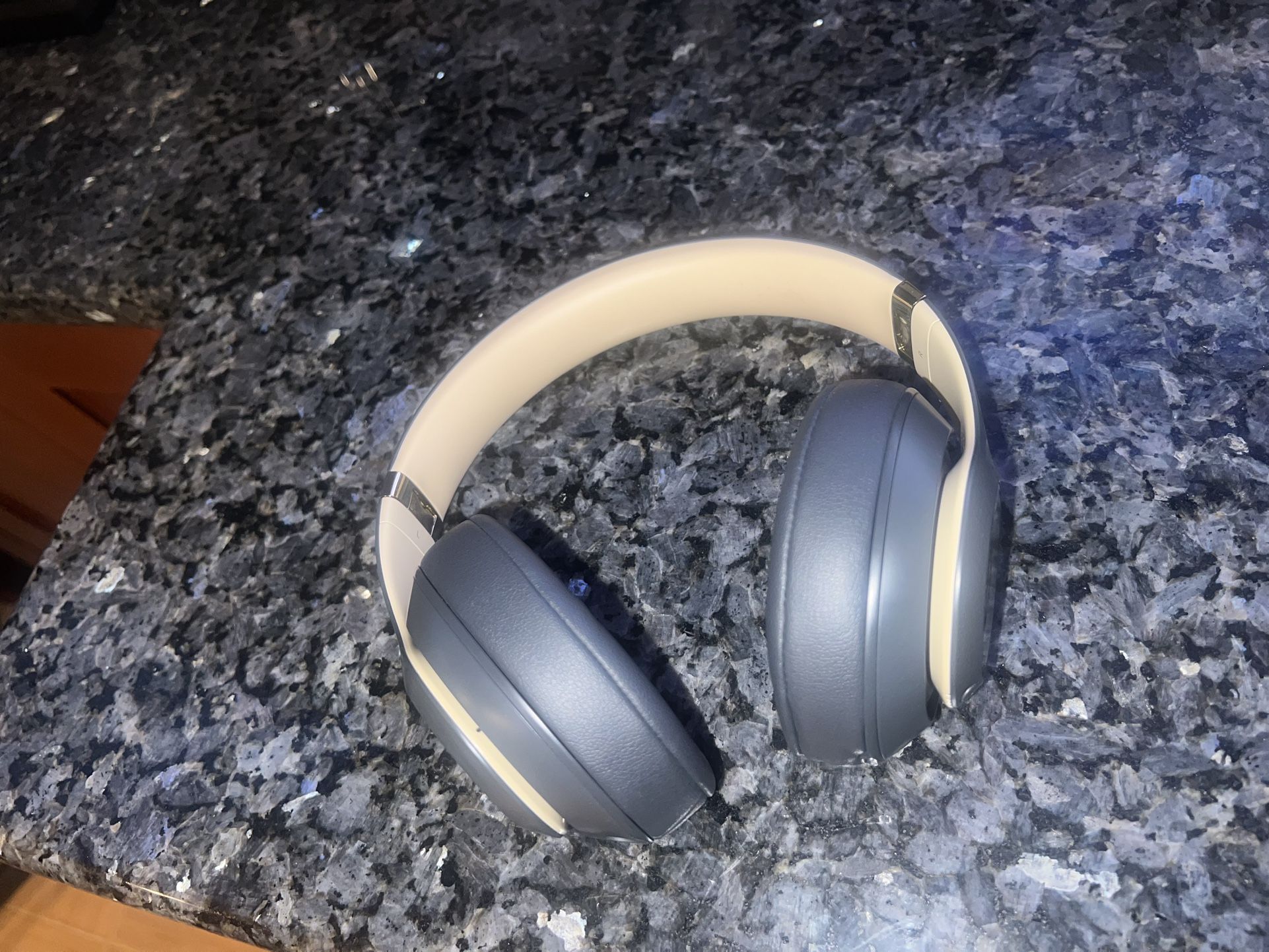 Beats Studio 3 Noise Cancelling Headphones I