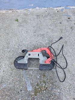 Milwaukee ban Saw Tool