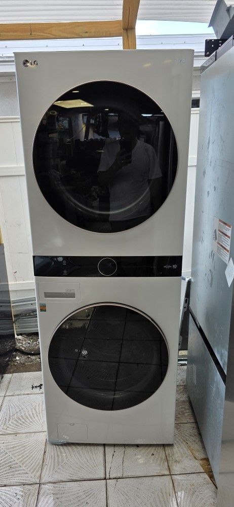 LG STACKABLE 27 INCHES WASHER DRYER COMBO WORK PERFECTLY NO SCRATCH NO DENT 