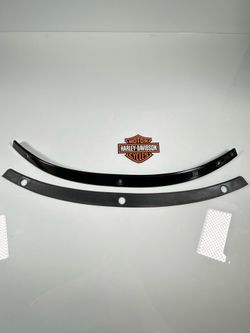 2015 Harley-Davidson Street Glide Special FLHXS Batwing Fairing Windshield Trim OEM 57000377. SM9KNT0390