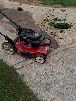 Run self propel gas lawnmower 150 black gas self propel lawnmower need carbs cleaning  Run and cut off