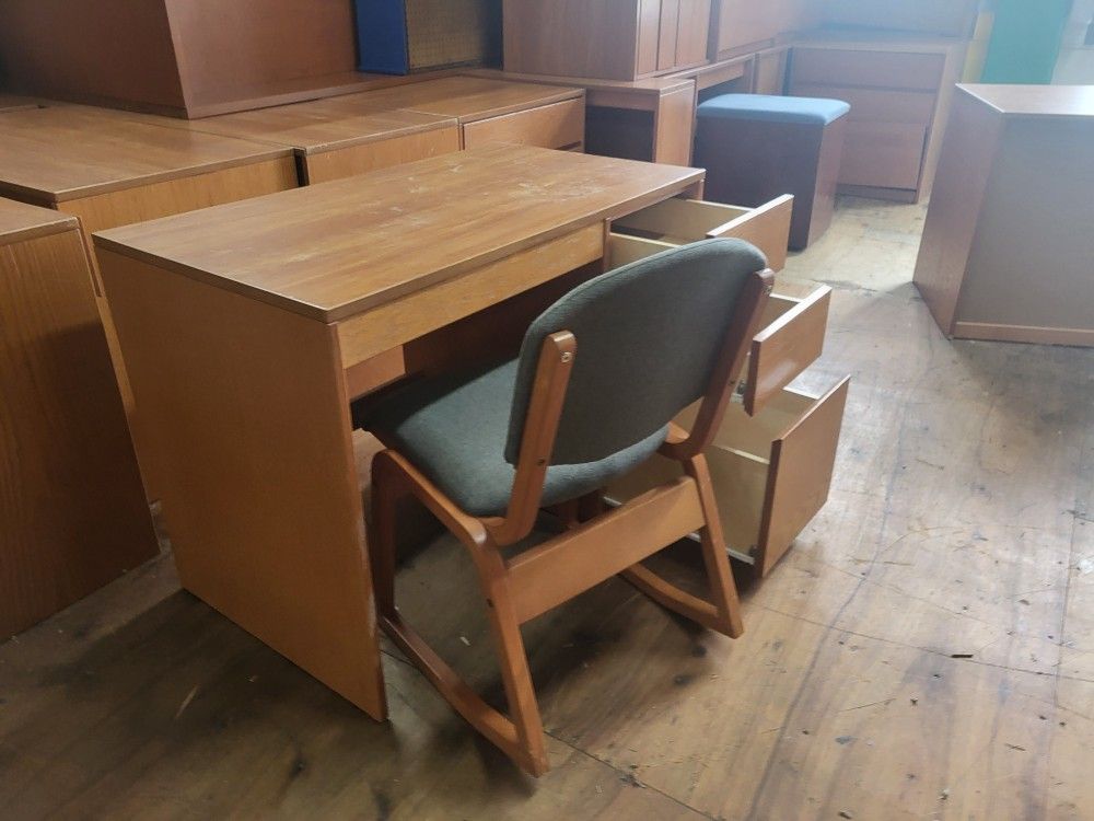 COMPLETE DESKT AND CHAIR SETTING (HOME 84)