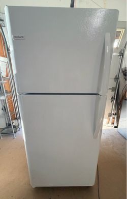 Frigidaire 30” Top Mount Refrigerator White