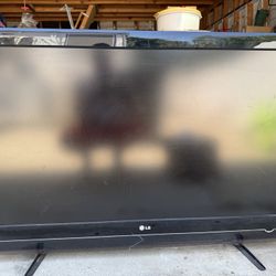 Used LG Flat Screen For Sale 52”