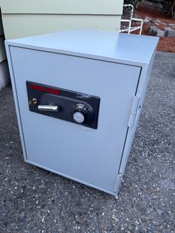 Pending pickup - Free safe