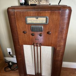antique stereo cabinet, does not work Home Decor!