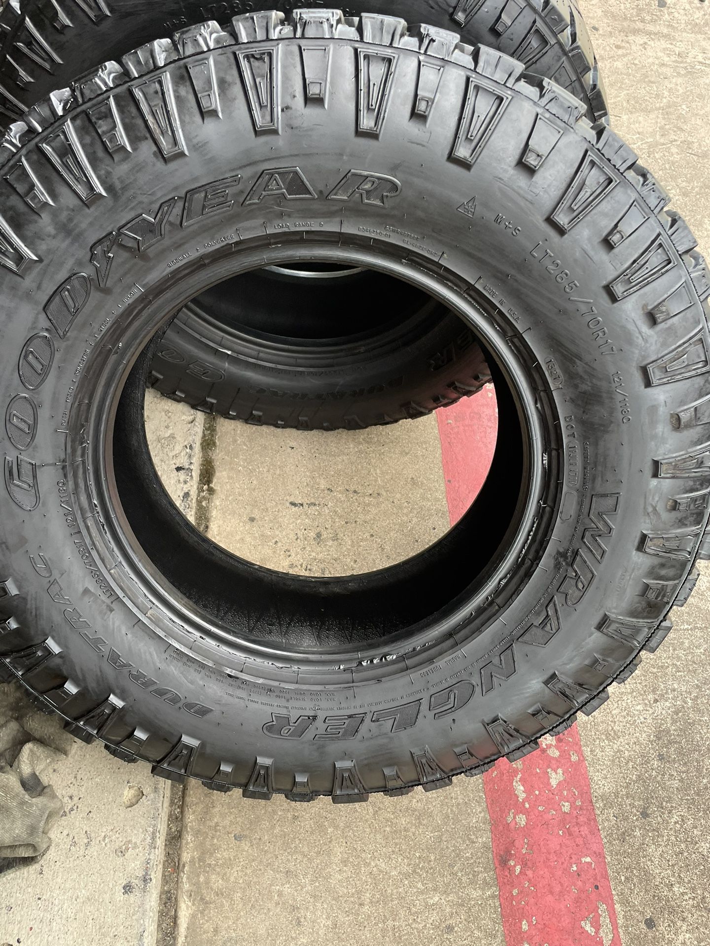 285/70/17 Goodyear Quiero $360 Por Ellas