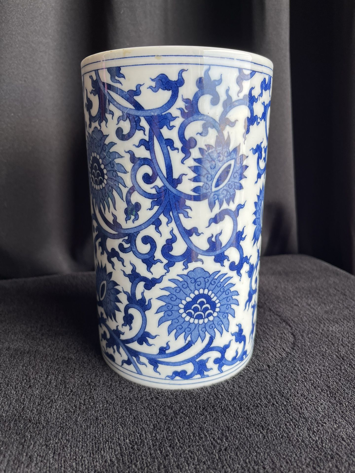 Vintage Chinese Blue And White Vase In Good Condition No Chips Or Anything 