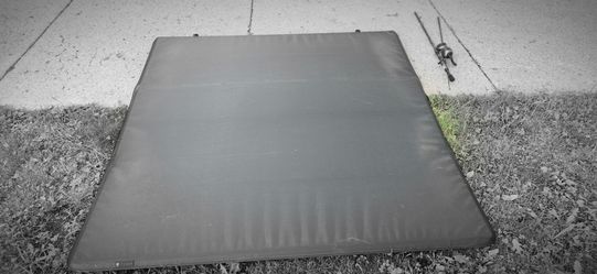 Tyger Auto T3 Soft Tri-Fold Truck Bed Tonneau Cover,