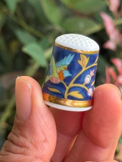 Collectable Bone China Thimble Hikeri 1987 Bird and Flowers Shozen Japan