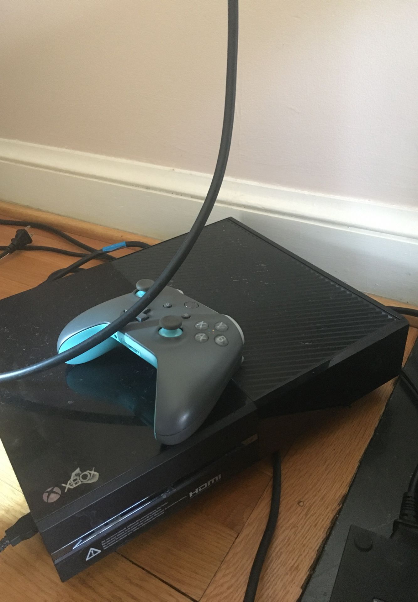 Xbox One 500gb with Kinect and controller