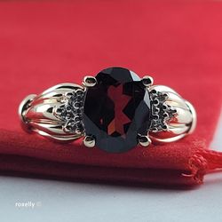 14K Yellow Gold Garnet and Genuine Diamonds Ring Size 5.5 - Solid Gold!/ Anillo de Oro 14K con Garnet y Diamantes! 👌🎁Post Tags: Anillo de Oro