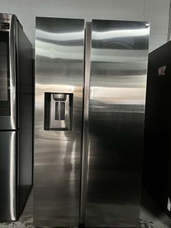 Samsung 27.4-cu ft Standard-Depth 36-in Wide Side-by-Side Refrigerator with Ice Maker ,Water.

NEGOTIABLE.
Scratch and dents.
Hablo Español