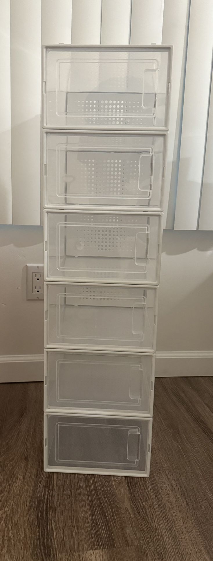 Shoe container