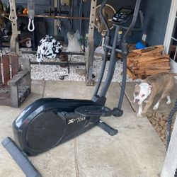 Elliptical Bike. Bought Last Christmas For Wife She Never Used Won’t It Out My Way Payed Over 300 Asking 150 Obo 