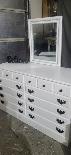 Beautiful Vintage Farmhouse Dresser With Beaded Mirror, Solid Wood Perfect Condition, 8 draws slide easily.