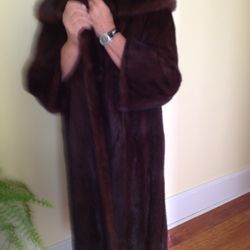 Gorgeous Dark Mink Coat Size Medium To Large 