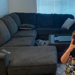 Grey Couch In Excellent Condition. 