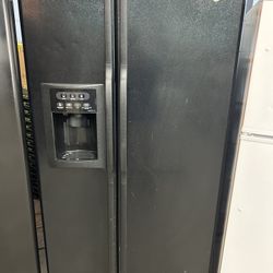 Black Side By Side Refrigerator With Dispenser 
