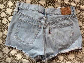 Women’s Levi’s-  shorts