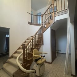 Handicare Chair Lift Electric 16k Retail On Remote Control Less Than 3 Years Old 