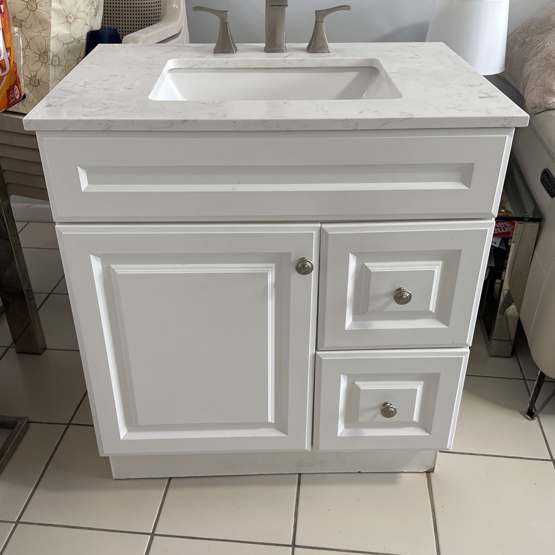 Modern Bathroom Vanity, 32” White