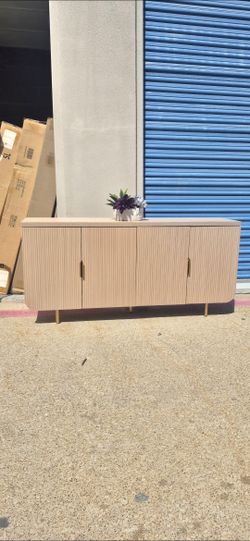 EXTRA LONG FLUTED SIDEBOARD 4 DOORS AND REGULABLE SHELVES BRAND NEW METAL LEGS 67X18X30