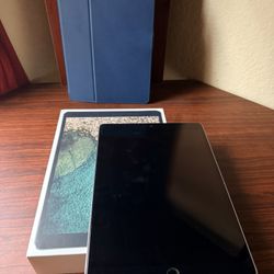 Unlocked iPad Pro 256 Gb WiFi + Cellular (like New) With Speck Cover And Original Box
