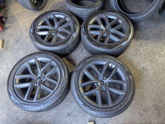 2023-25 RANGE ROVER SPORT VOGUE 22" NEW WHEELSET . 
WHEELS ARE TAKEOFFS WITH LESS THAN 50 MILES DRIVEN
 GENUINE OEM WHEELS AND TIRES 
9.5 X 22