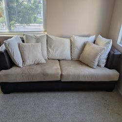 Couch With Pillows  Great Condition 