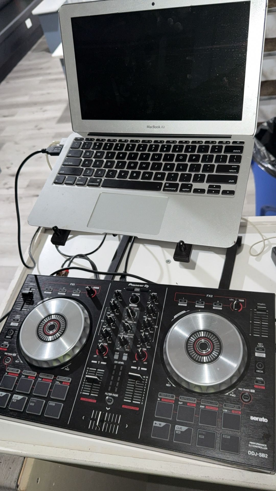 Serato DDJ S-B2 Come With MacBook Pro 2010