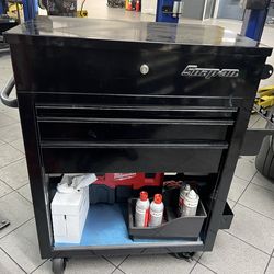 Snap On closed lid box/roll cart