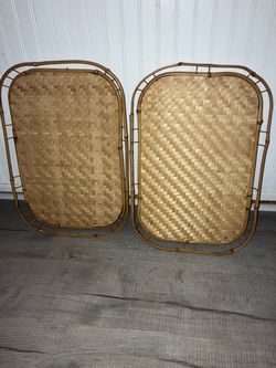2 Bamboo trays