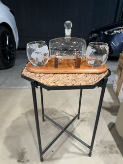 Whiskey decanter