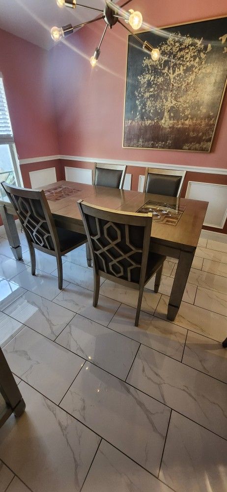 Ashley Signature Dinning Room Table Set