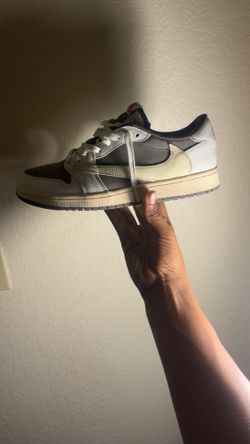 Travis Scott Reverse Mochas Size 8