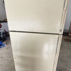 GE Refrigerator For Sale