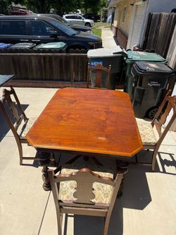 Large vintage table - 6 chairs - 3 leafs