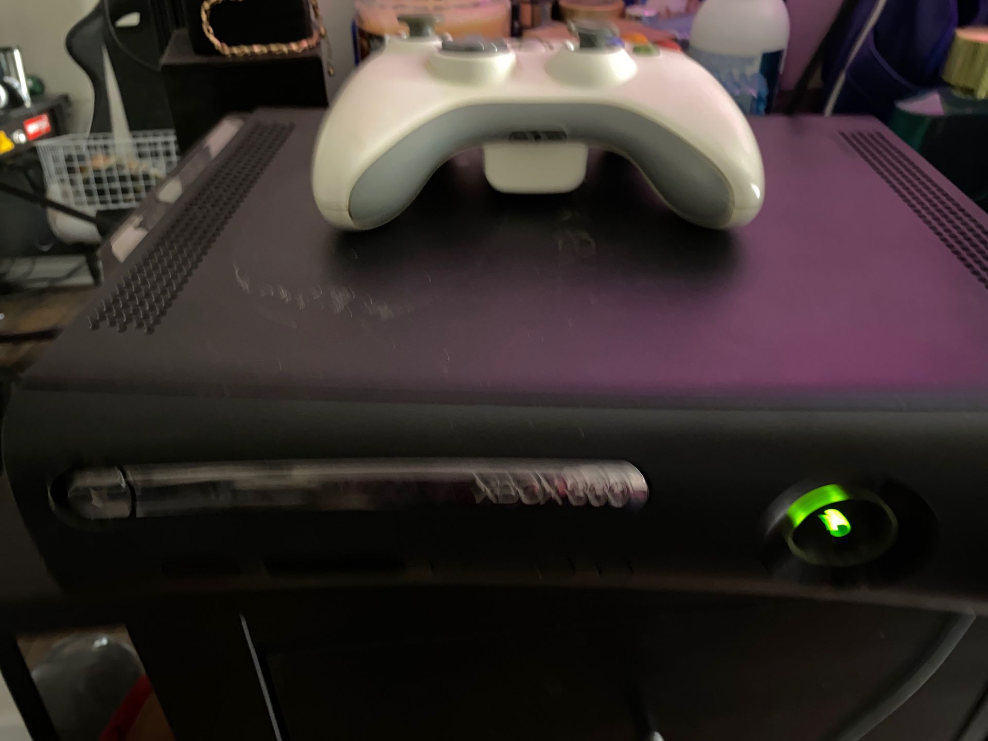 Xbox 360 120gb comes with games and controllers